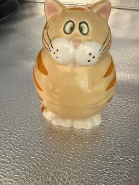 Bella Casa by Ganz Ceramic Tabby Cat